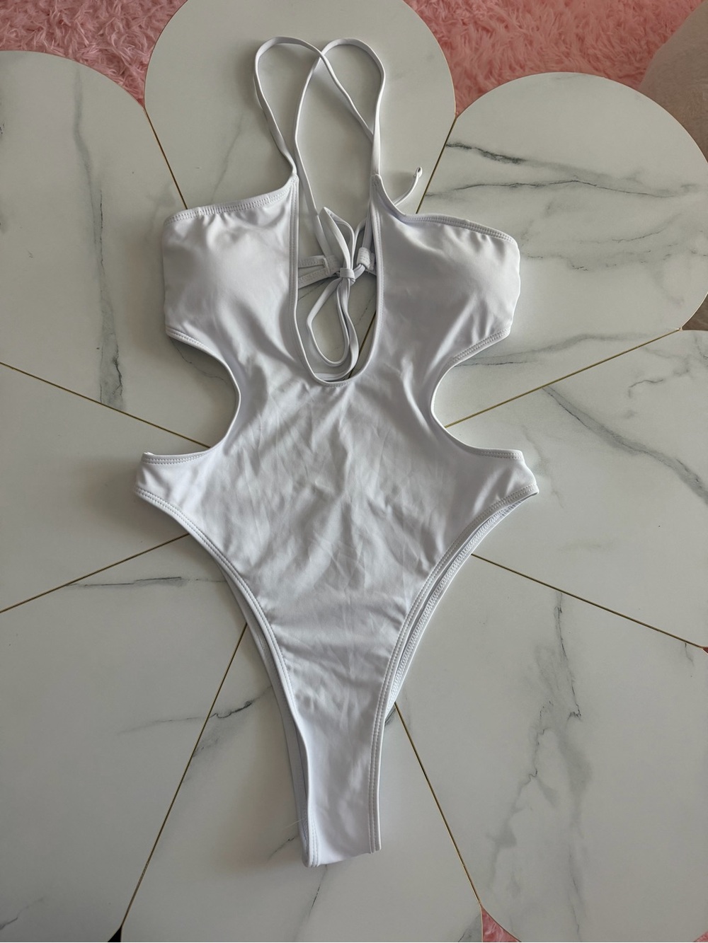 White‎ Cutout One-Piece Swimsuit